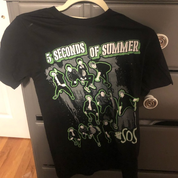 Never worn 5 seconds of summer t-shirt - Picture 1 of 1
